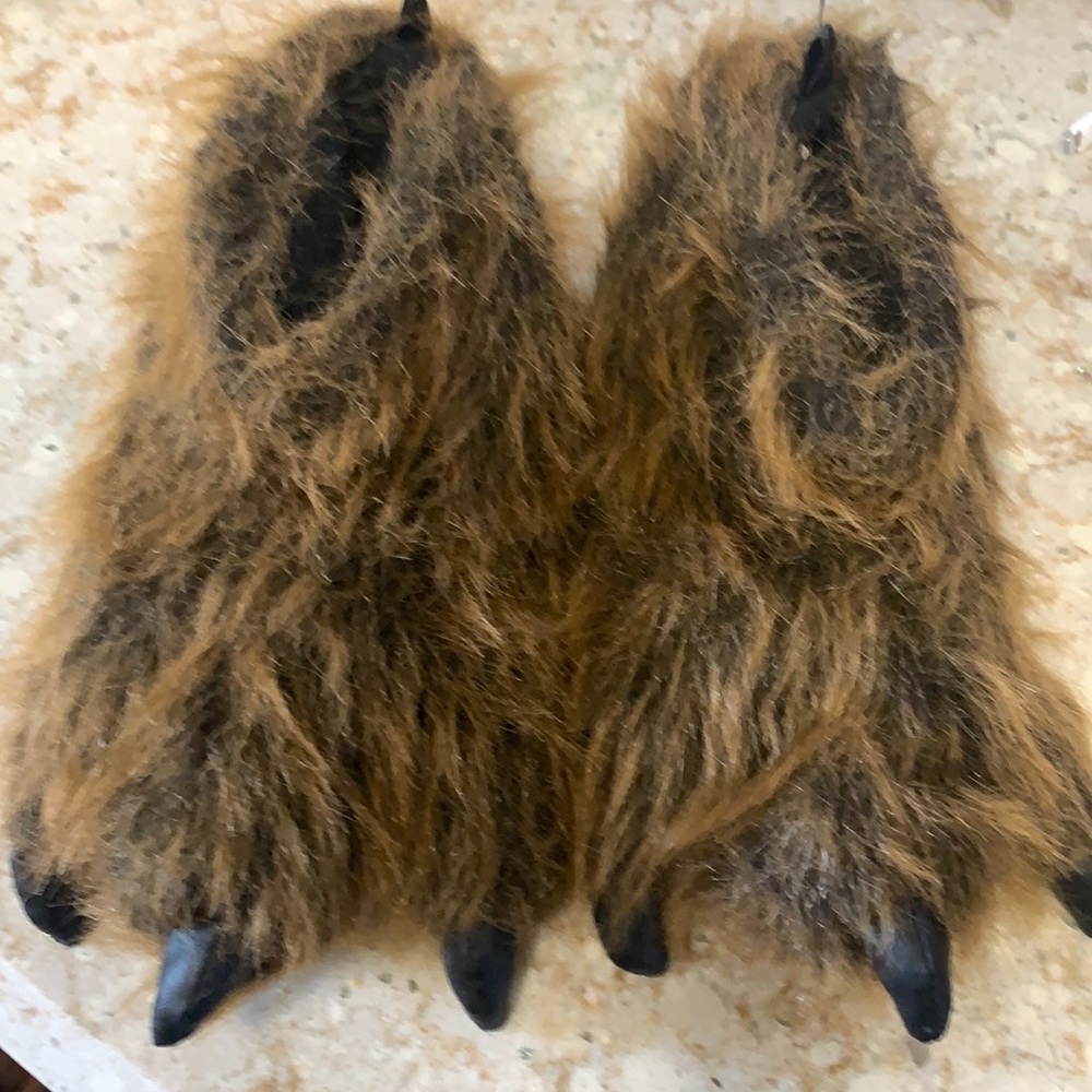 Old navy bear claw slippers